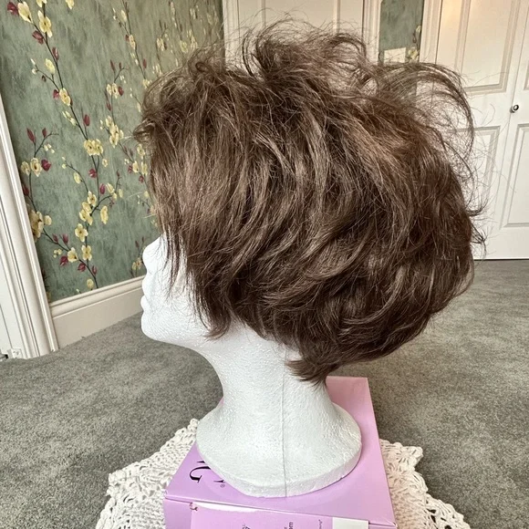 Paula Young synthetic wig - Picture 4 of 10